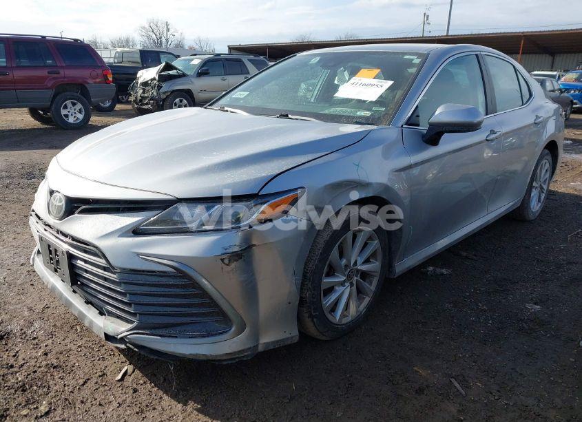 Photo 2 of 2022 Toyota Camry LE (VIN 4T1C11AK5NU713150)