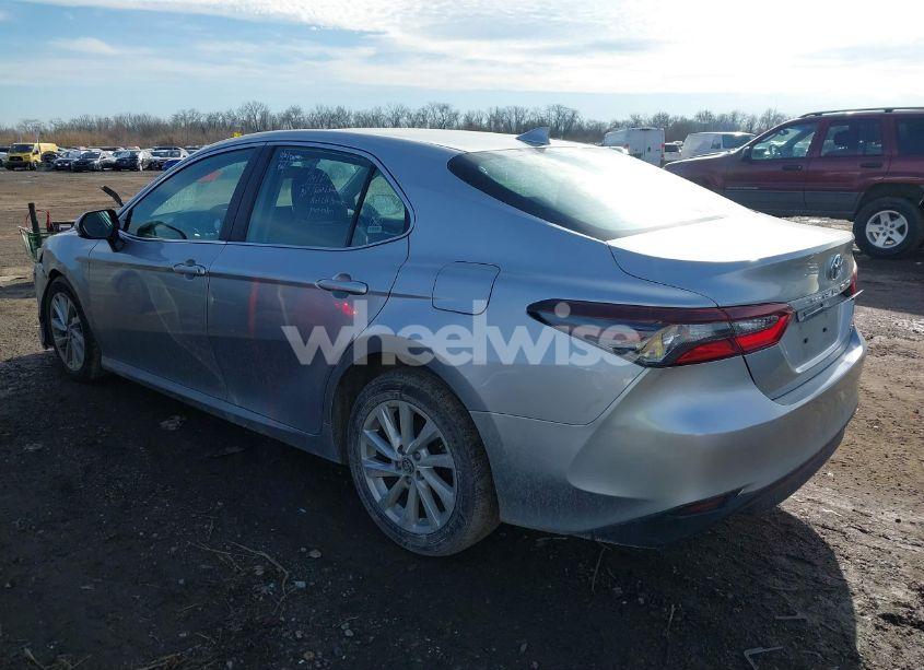 Photo 3 of 2022 Toyota Camry LE (VIN 4T1C11AK5NU713150)