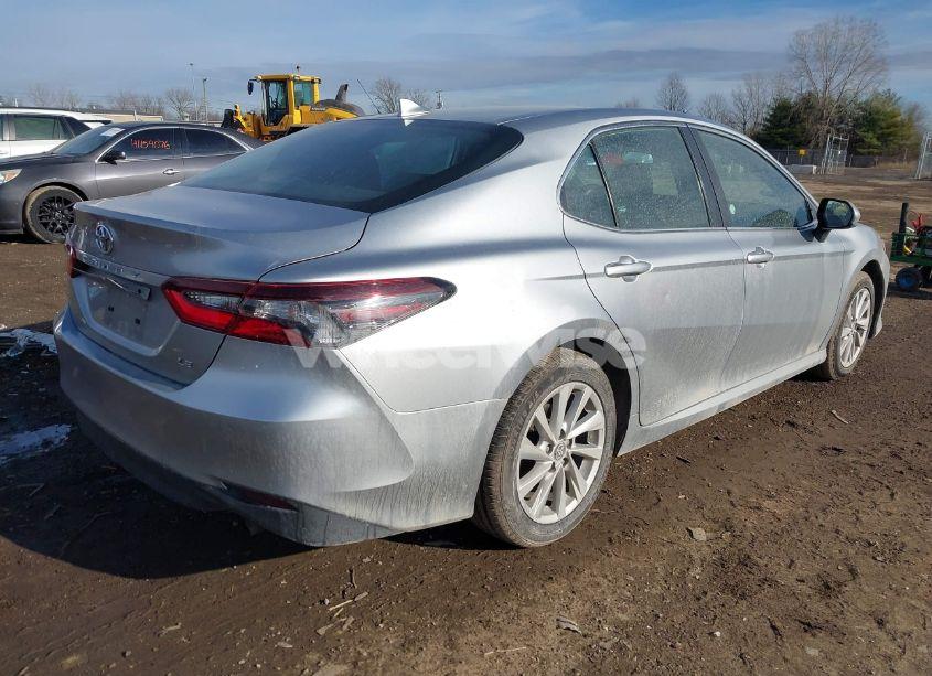 Photo 4 of 2022 Toyota Camry LE (VIN 4T1C11AK5NU713150)