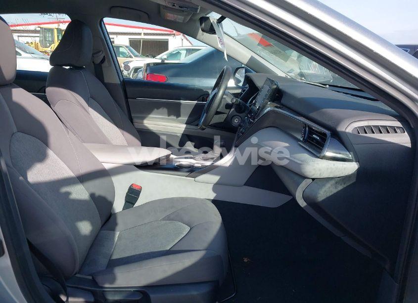 Photo 5 of 2022 Toyota Camry LE (VIN 4T1C11AK5NU713150)