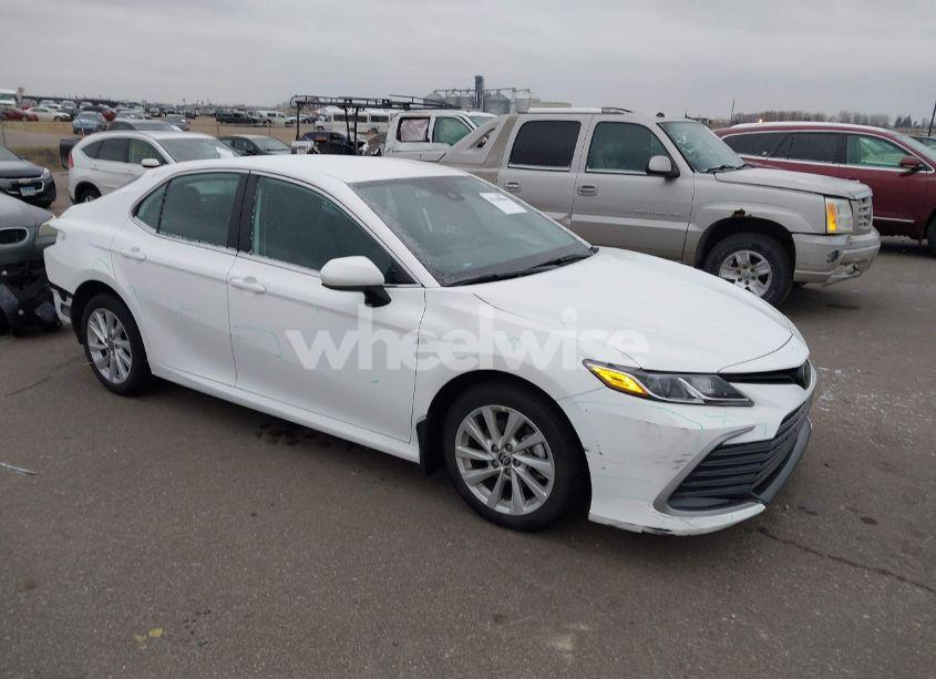 2023 Toyota Camry LE (VIN 4T1C11AK5PU084735) main photo