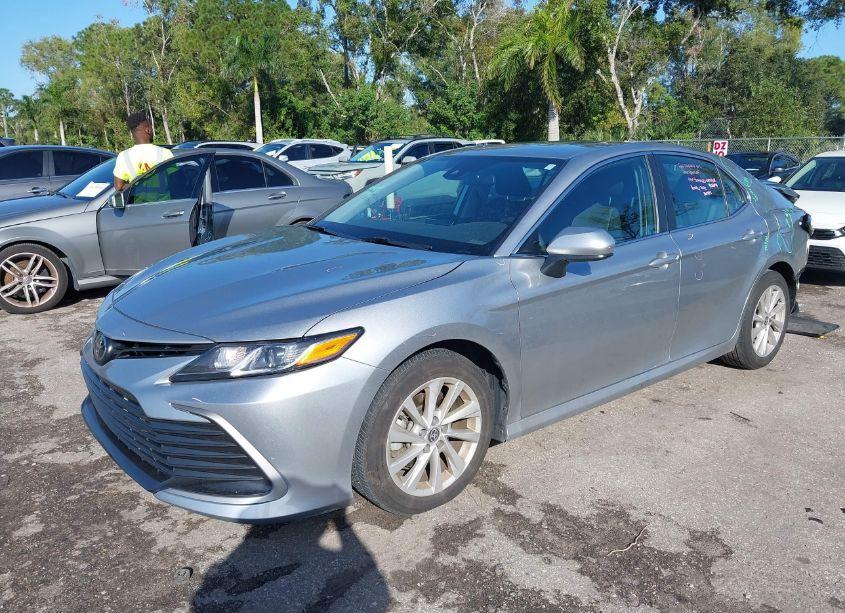 Photo 2 of 2023 Toyota Camry LE (VIN 4T1C11AK5PU779314)
