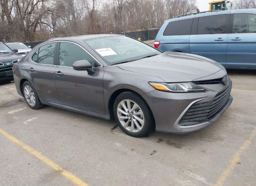 2024 Toyota Camry LE (VIN 4T1C11AK5RU223202) main photo