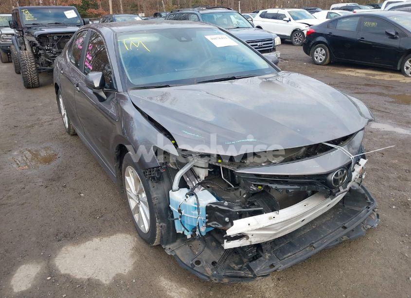 2024 Toyota Camry LE (VIN 4T1C11AK5RU846321) main photo