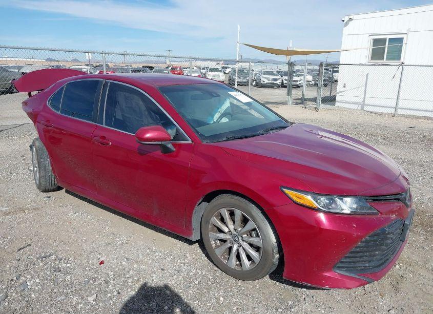2020 Toyota Camry LE (VIN 4T1C11AK6LU334476) main photo