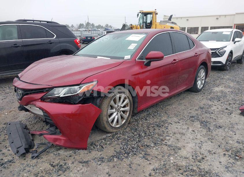 Photo 2 of 2020 Toyota Camry LE (VIN 4T1C11AK6LU367882)