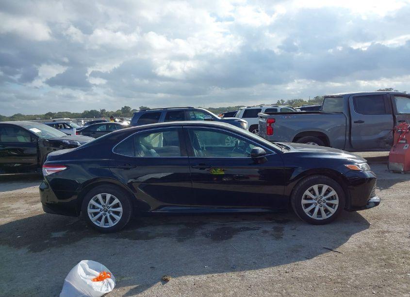 Photo 13 of 2020 Toyota Camry LE (VIN 4T1C11AK6LU862681)