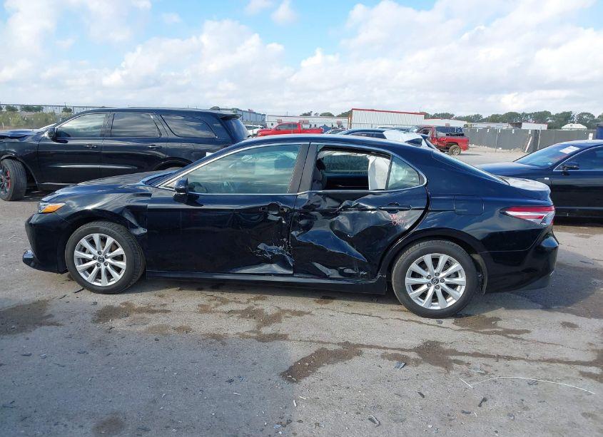 Photo 14 of 2020 Toyota Camry LE (VIN 4T1C11AK6LU862681)