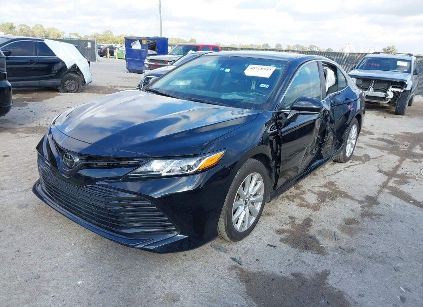 Photo 2 of 2020 Toyota Camry LE (VIN 4T1C11AK6LU862681)