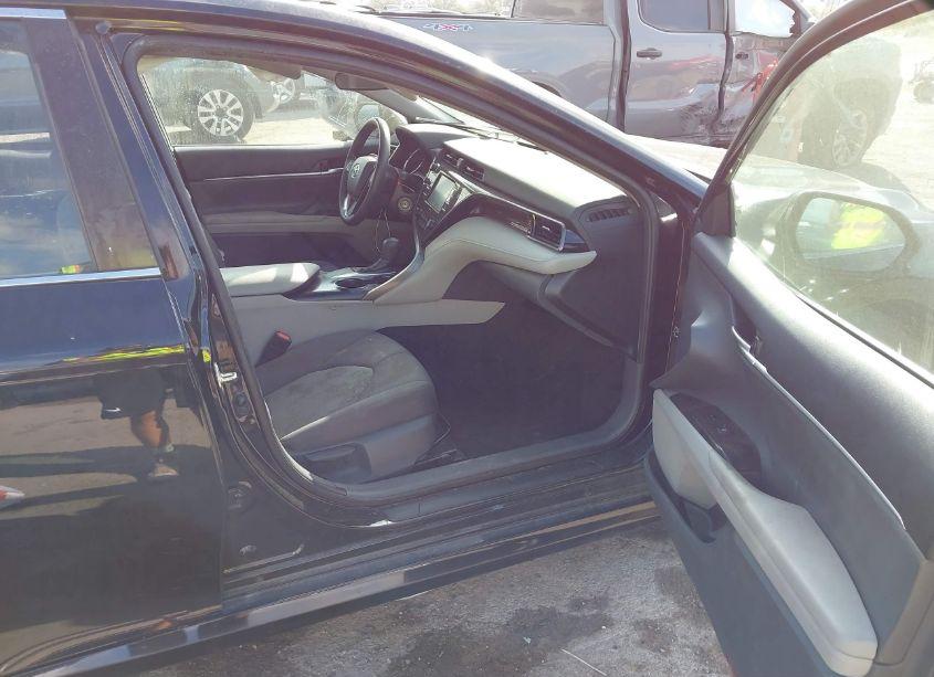 Photo 5 of 2020 Toyota Camry LE (VIN 4T1C11AK6LU862681)