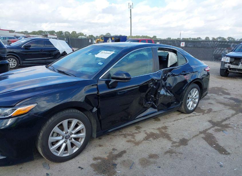 Photo 6 of 2020 Toyota Camry LE (VIN 4T1C11AK6LU862681)