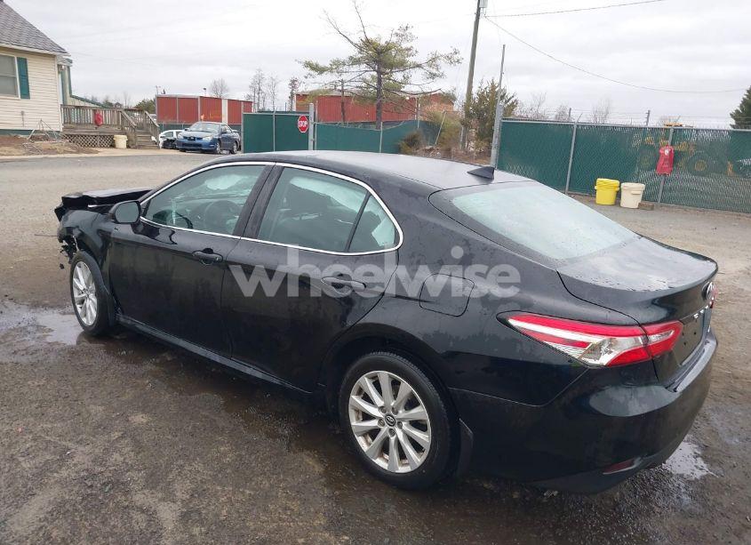 Photo 3 of 2020 Toyota Camry LE (VIN 4T1C11AK6LU898323)