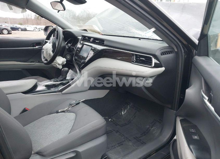 Photo 5 of 2020 Toyota Camry LE (VIN 4T1C11AK6LU898323)