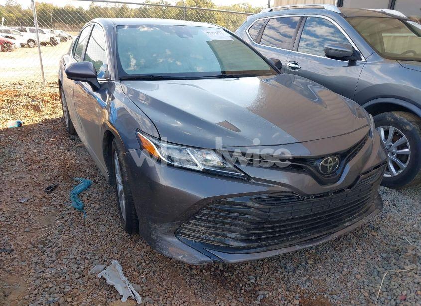 2020 Toyota Camry LE (VIN 4T1C11AK6LU911927) main photo