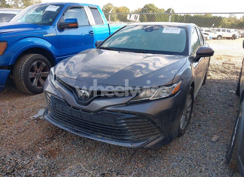 Photo 2 of 2020 Toyota Camry LE (VIN 4T1C11AK6LU911927)