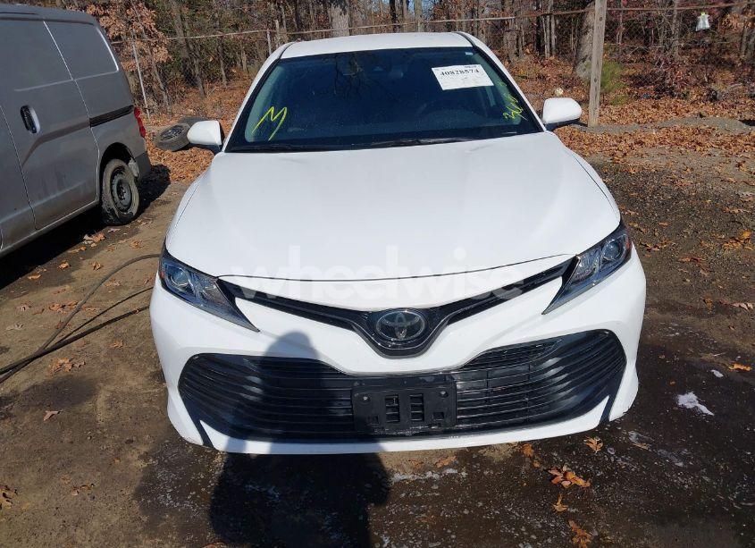 Photo 13 of 2020 Toyota Camry LE (VIN 4T1C11AK6LU975708)