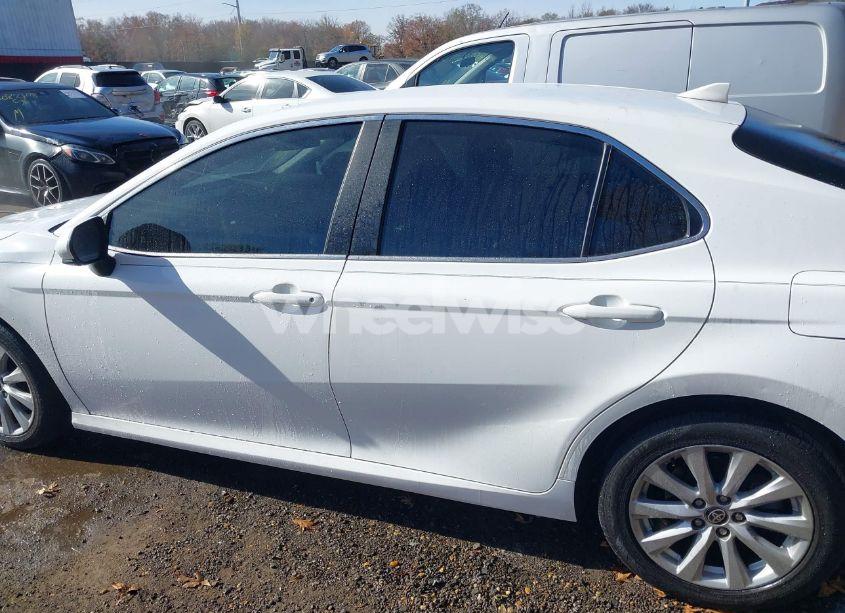 Photo 15 of 2020 Toyota Camry LE (VIN 4T1C11AK6LU975708)
