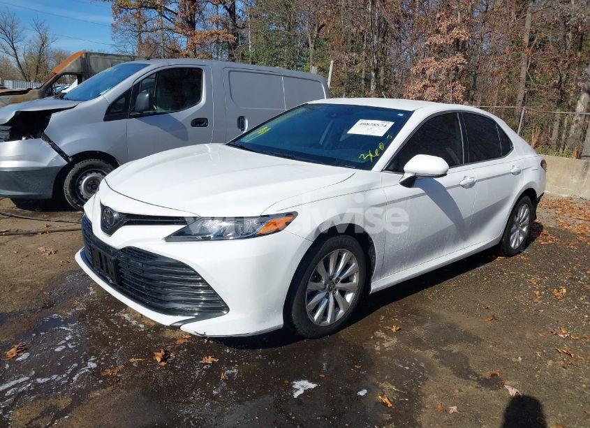 Photo 2 of 2020 Toyota Camry LE (VIN 4T1C11AK6LU975708)