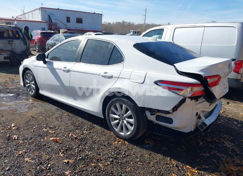 Photo 3 of 2020 Toyota Camry LE (VIN 4T1C11AK6LU975708)