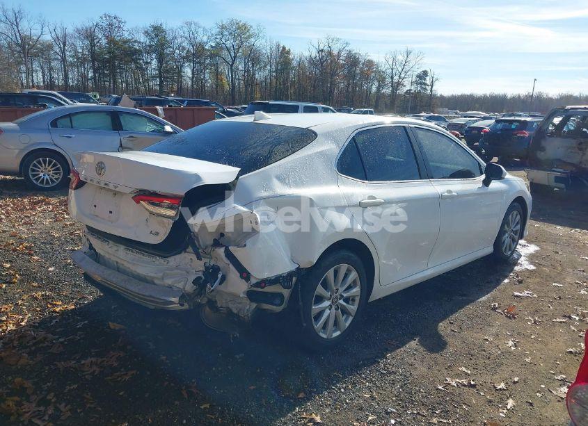 Photo 4 of 2020 Toyota Camry LE (VIN 4T1C11AK6LU975708)