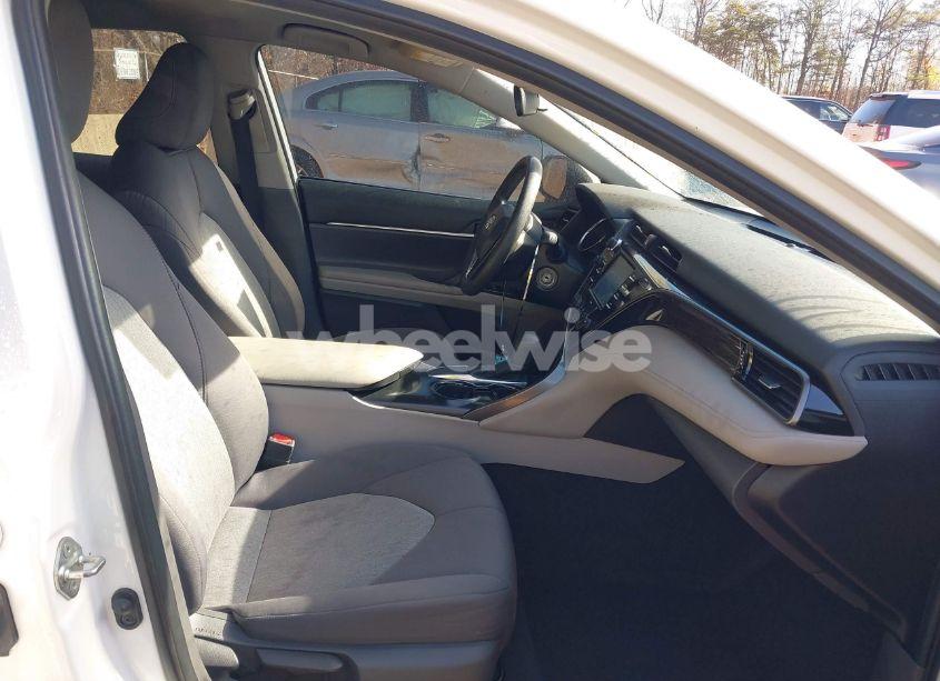 Photo 5 of 2020 Toyota Camry LE (VIN 4T1C11AK6LU975708)