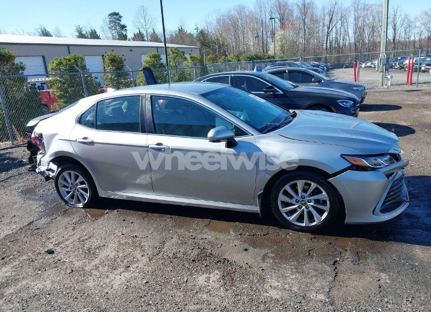 Photo 13 of 2021 Toyota Camry LE (VIN 4T1C11AK6MU420159)