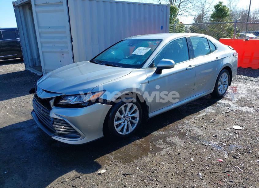 Photo 2 of 2021 Toyota Camry LE (VIN 4T1C11AK6MU420159)