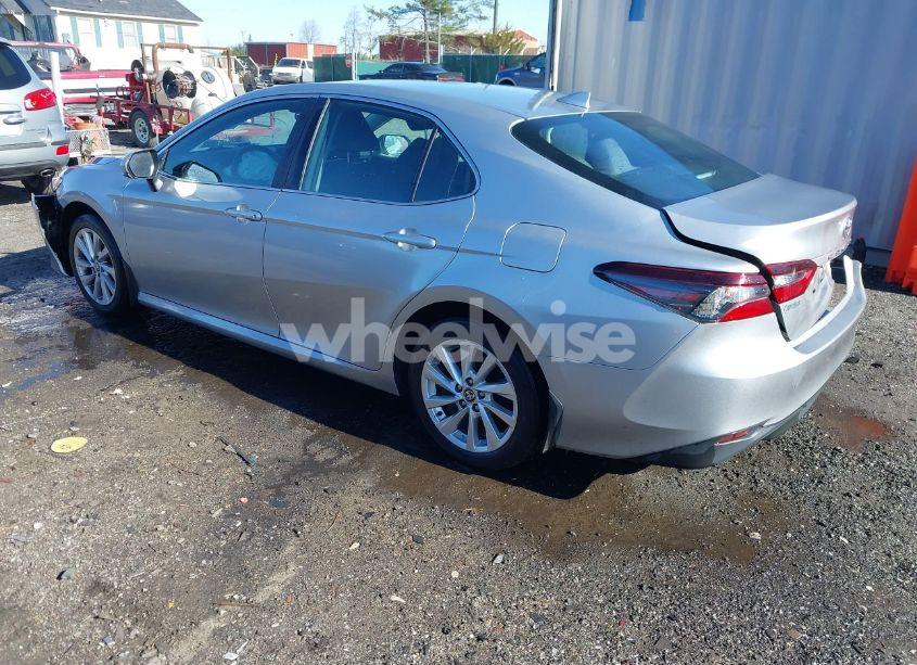Photo 3 of 2021 Toyota Camry LE (VIN 4T1C11AK6MU420159)
