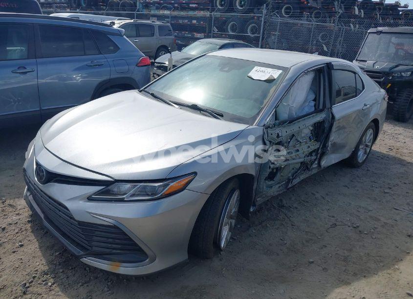 Photo 2 of 2021 Toyota Camry LE (VIN 4T1C11AK6MU443408)