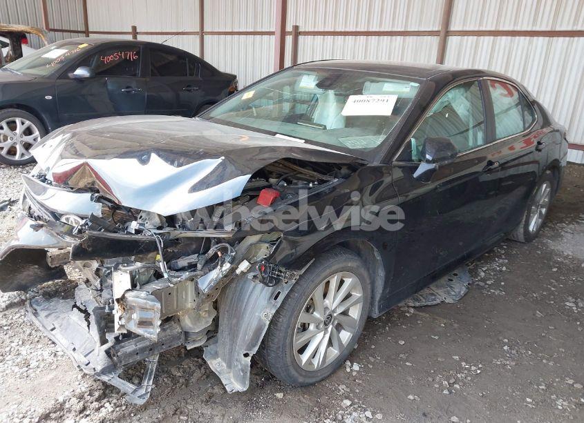 Photo 2 of 2021 Toyota Camry LE (VIN 4T1C11AK6MU448852)