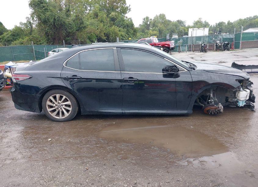 Photo 14 of 2021 Toyota Camry LE (VIN 4T1C11AK6MU453730)