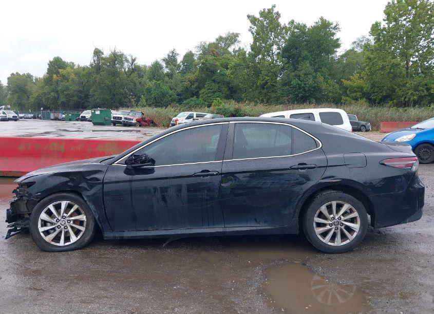 Photo 15 of 2021 Toyota Camry LE (VIN 4T1C11AK6MU453730)