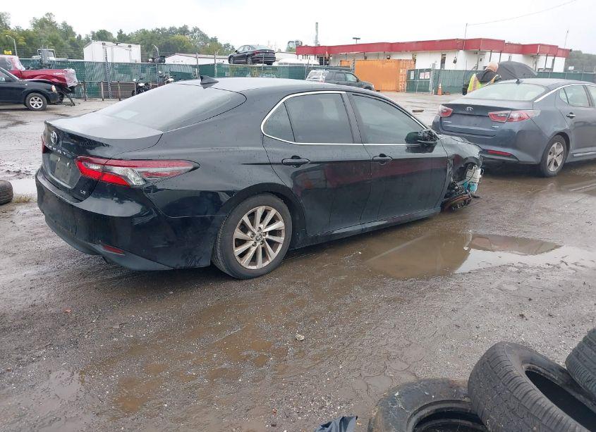 Photo 4 of 2021 Toyota Camry LE (VIN 4T1C11AK6MU453730)
