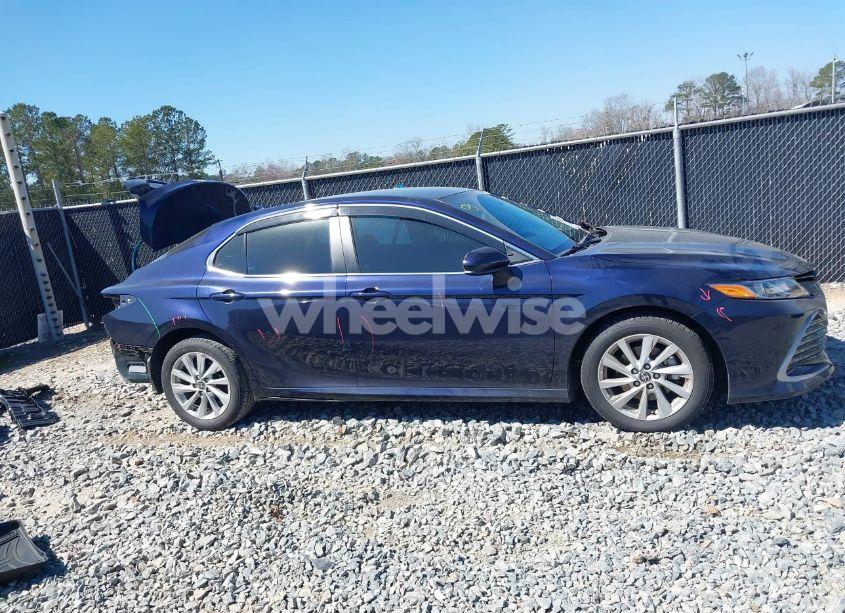 Photo 14 of 2021 Toyota Camry LE (VIN 4T1C11AK6MU458586)