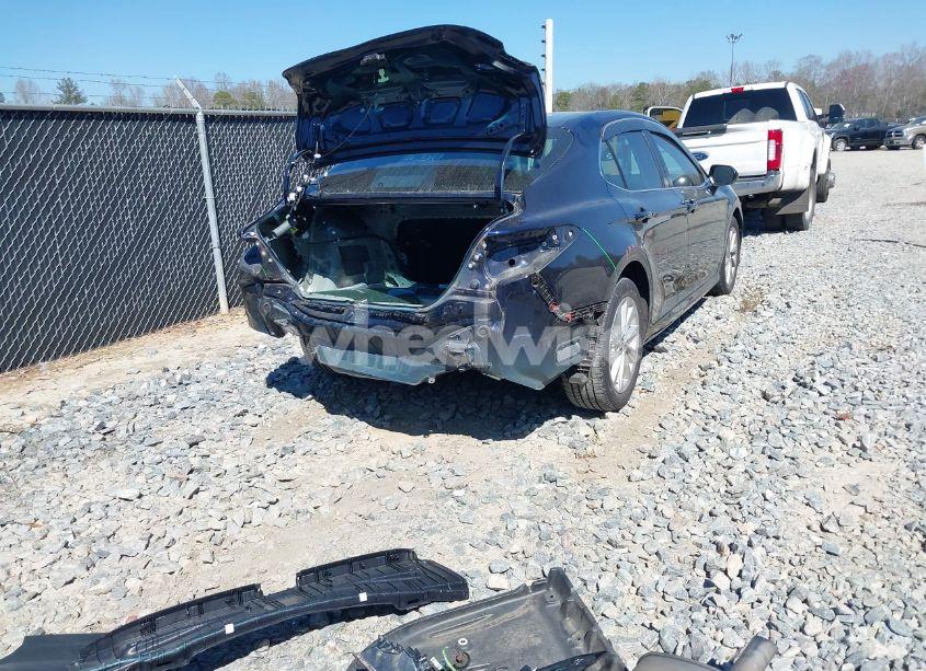 Photo 18 of 2021 Toyota Camry LE (VIN 4T1C11AK6MU458586)