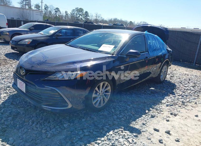 Photo 2 of 2021 Toyota Camry LE (VIN 4T1C11AK6MU458586)