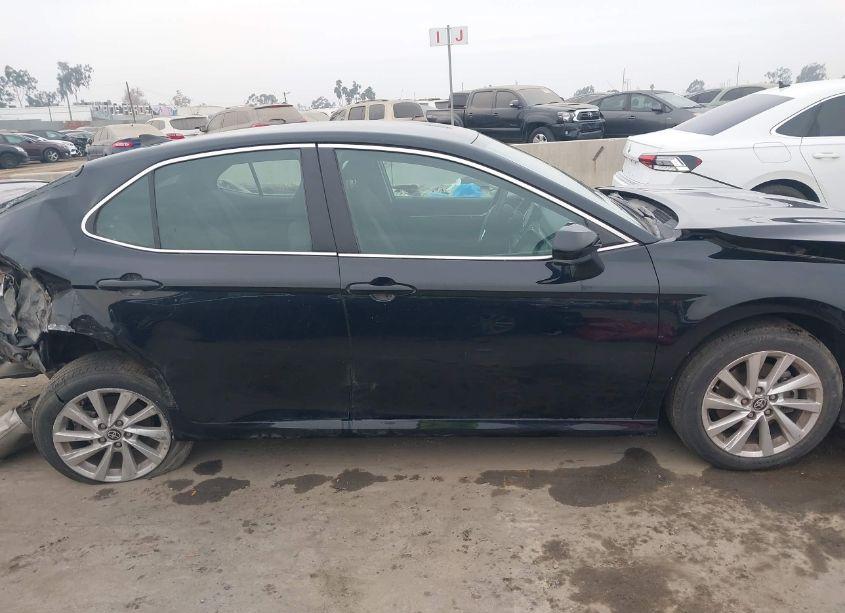 Photo 13 of 2021 Toyota Camry LE (VIN 4T1C11AK6MU546389)