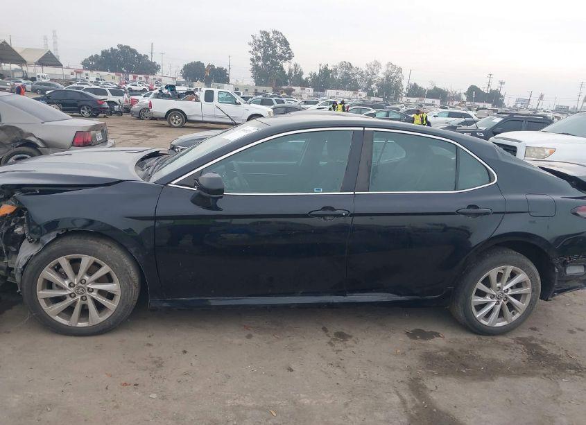 Photo 14 of 2021 Toyota Camry LE (VIN 4T1C11AK6MU546389)