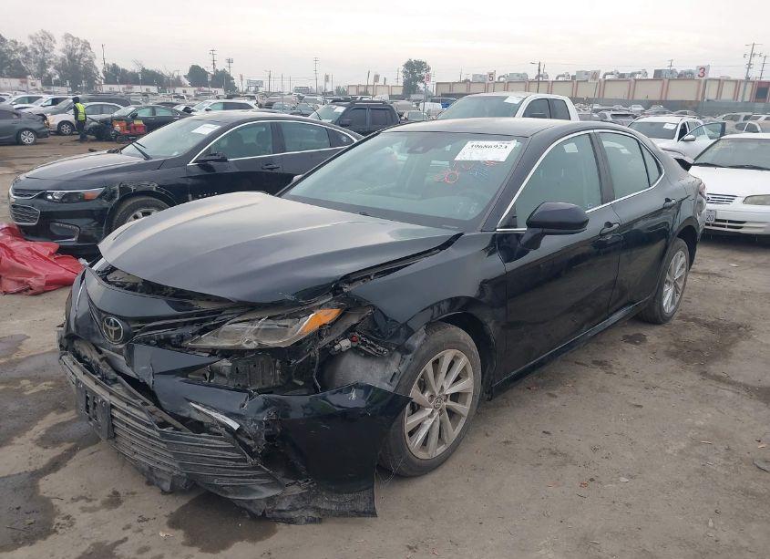 Photo 2 of 2021 Toyota Camry LE (VIN 4T1C11AK6MU546389)
