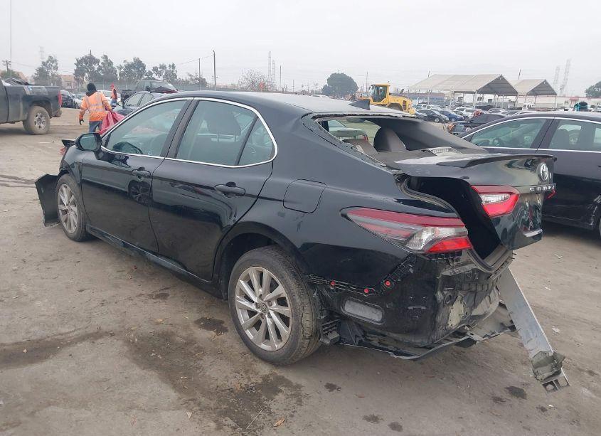 Photo 3 of 2021 Toyota Camry LE (VIN 4T1C11AK6MU546389)