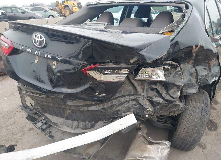 Photo 6 of 2021 Toyota Camry LE (VIN 4T1C11AK6MU546389)