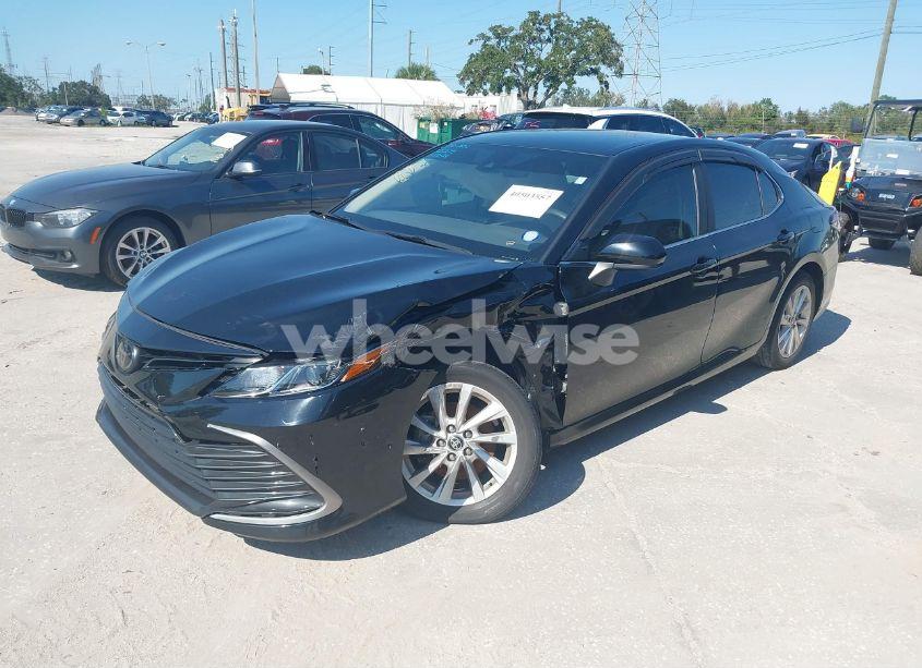 Photo 2 of 2021 Toyota Camry LE (VIN 4T1C11AK6MU563015)