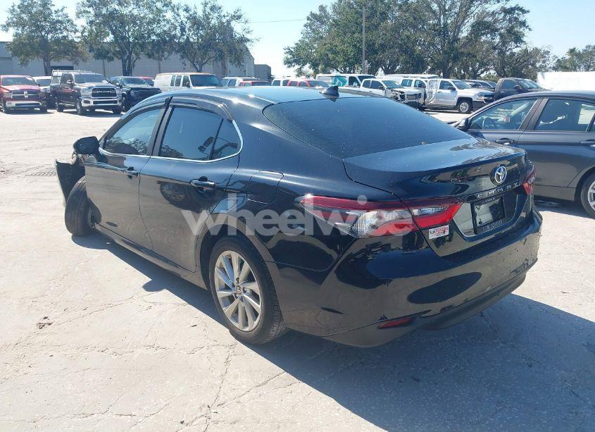 Photo 3 of 2021 Toyota Camry LE (VIN 4T1C11AK6MU563015)