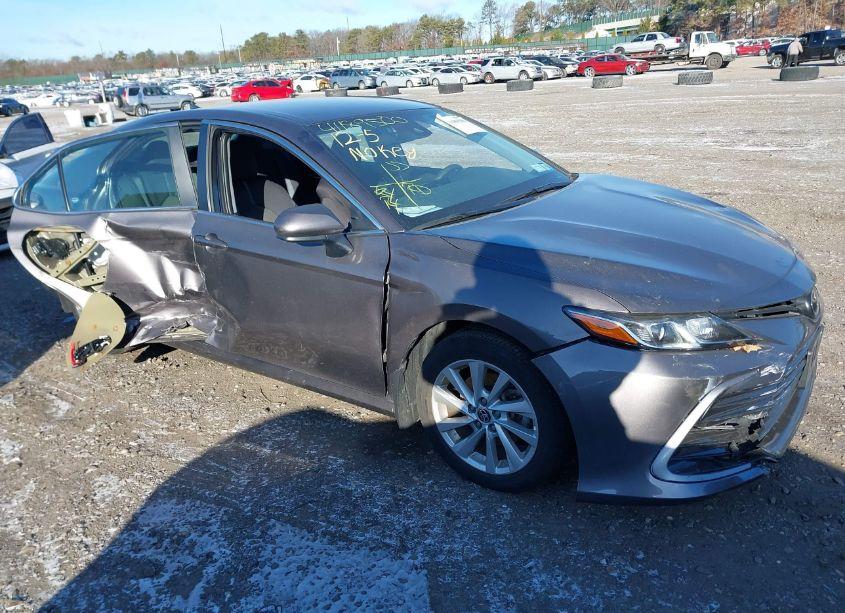 Photo 13 of 2021 Toyota Camry LE (VIN 4T1C11AK6MU616117)