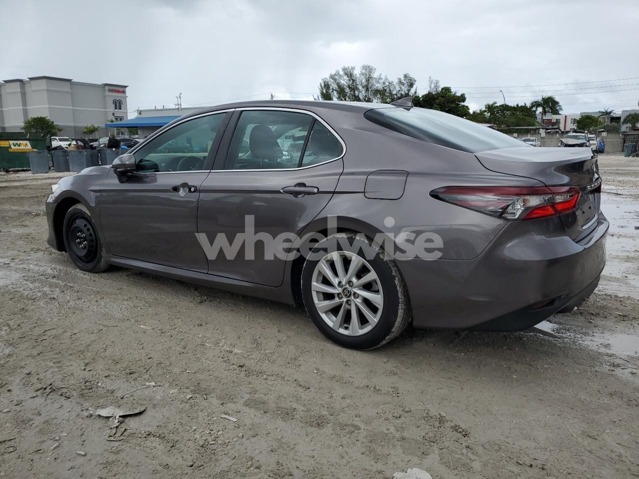 Photo 2 of 2022 TOYOTA CAMRY LE (VIN 4T1C11AK6NU053197)