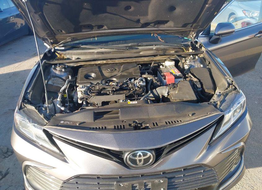 Photo 10 of 2022 Toyota Camry LE (VIN 4T1C11AK6NU631573)