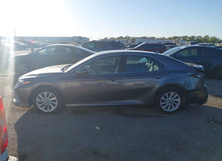 Photo 14 of 2022 Toyota Camry LE (VIN 4T1C11AK6NU631573)