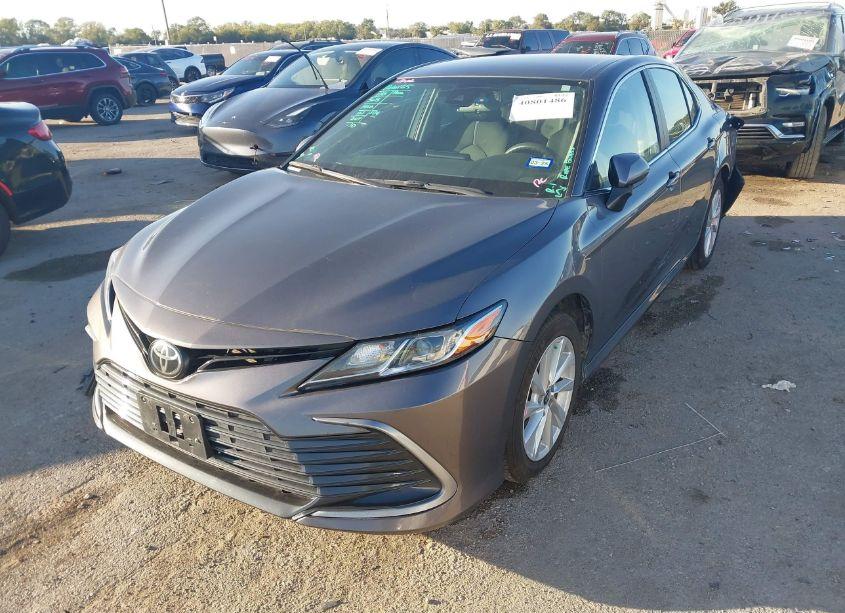 Photo 2 of 2022 Toyota Camry LE (VIN 4T1C11AK6NU631573)