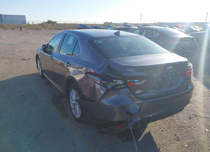 Photo 3 of 2022 Toyota Camry LE (VIN 4T1C11AK6NU631573)