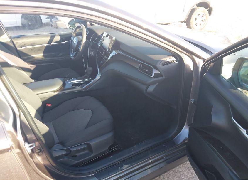 Photo 5 of 2022 Toyota Camry LE (VIN 4T1C11AK6NU631573)